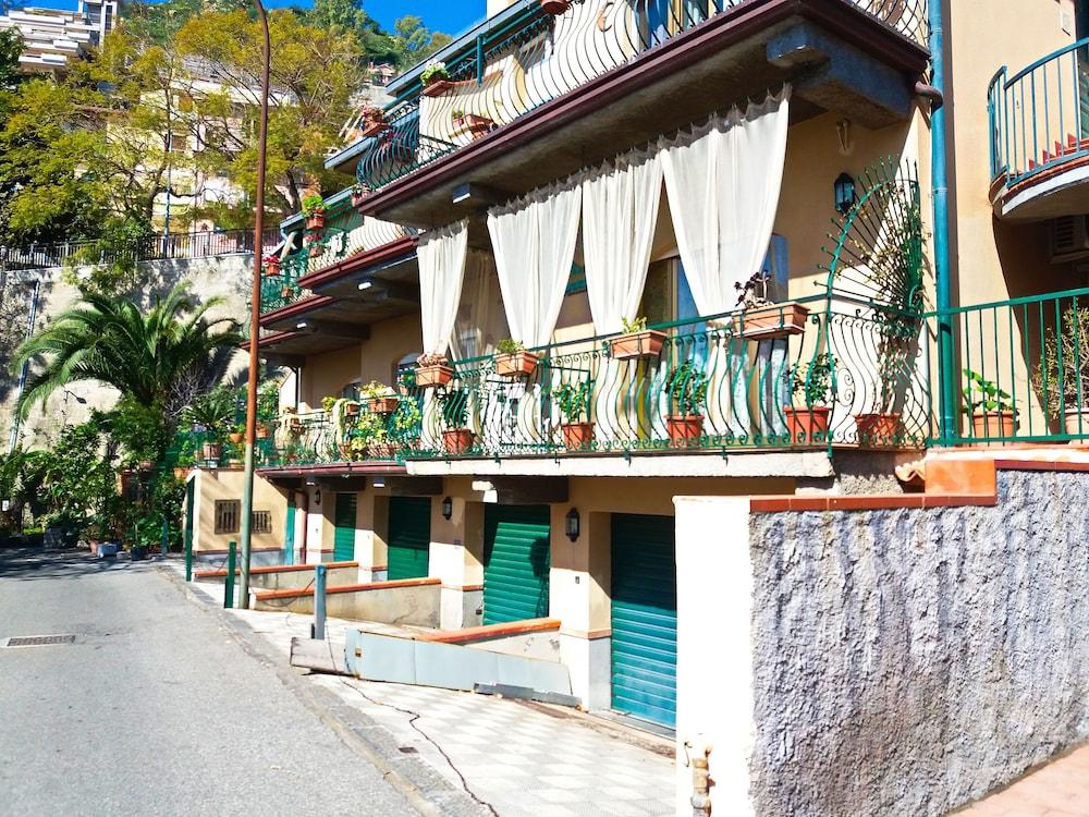 Bed And Breakfast Rosangela ตาออร์มินา ภายนอก รูปภาพ